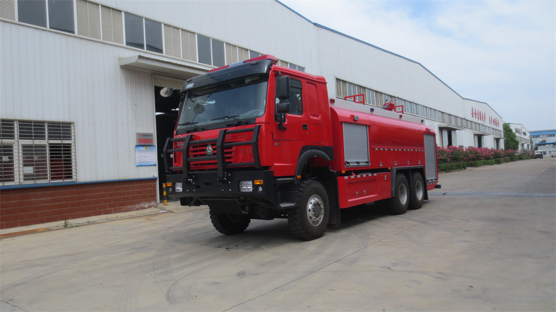 6驅越野泡沫消防車詳細配置講解說明